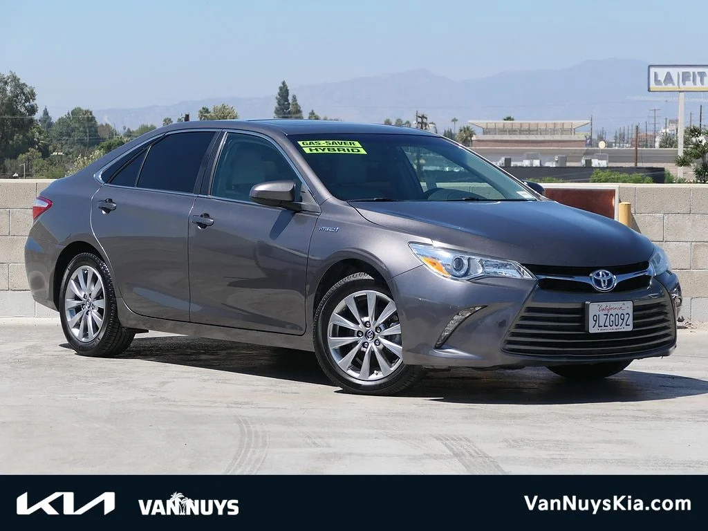 Used 2017 Gray Toyota XLE image 1