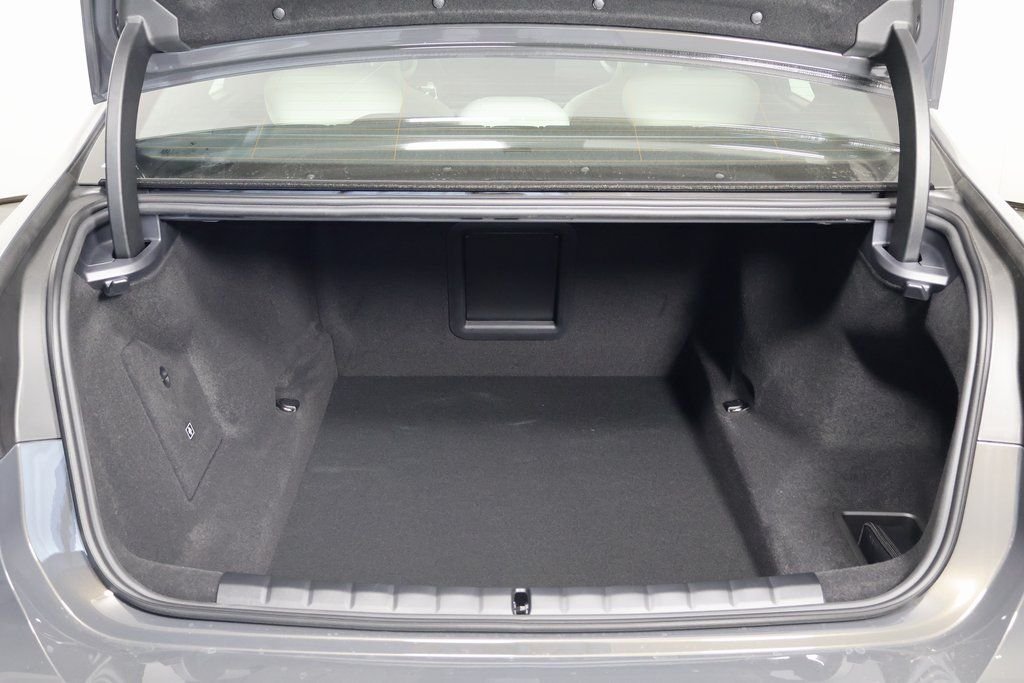 2026 BMW 7 Series 750e - Photo 8