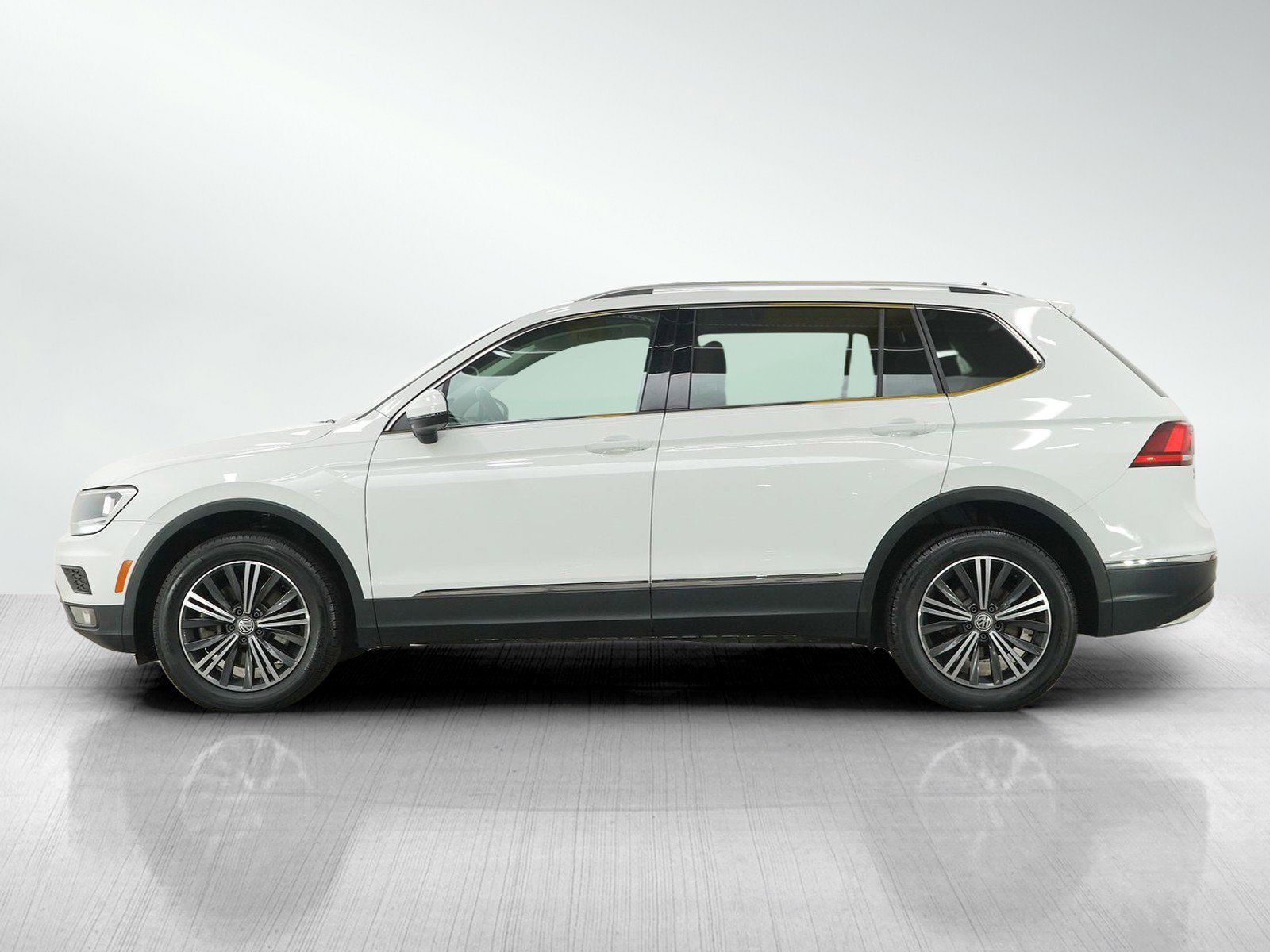Used 2018 Volkswagen Tiguan SEL with VIN 3VV2B7AX5JM032255 for sale in Minneapolis, Minnesota