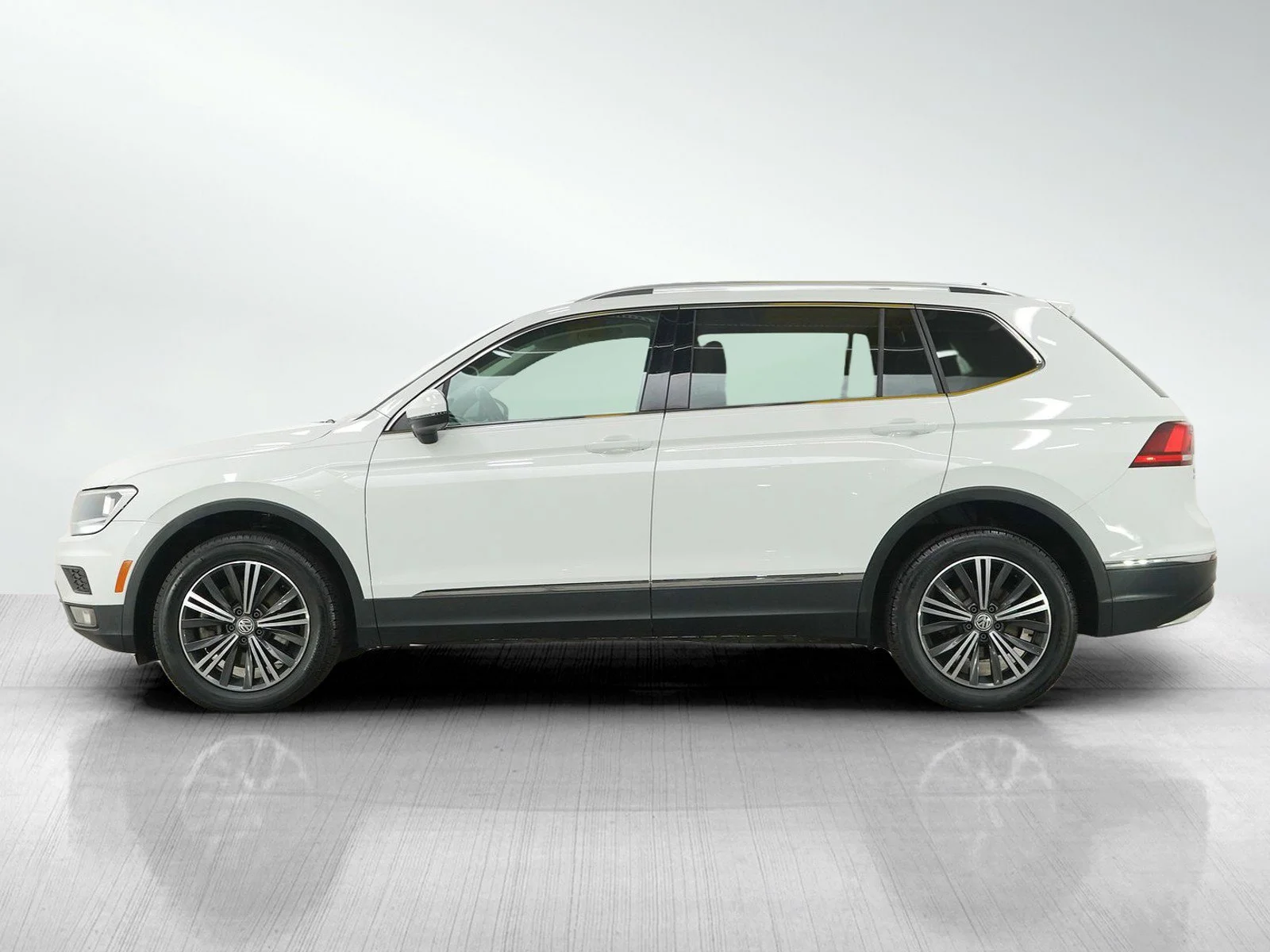 Used 2018 Volkswagen Tiguan SEL with VIN 3VV2B7AX5JM032255 for sale in Minneapolis, Minnesota