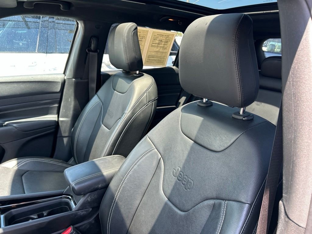 Used 2022 Silver Jeep Limited image 19