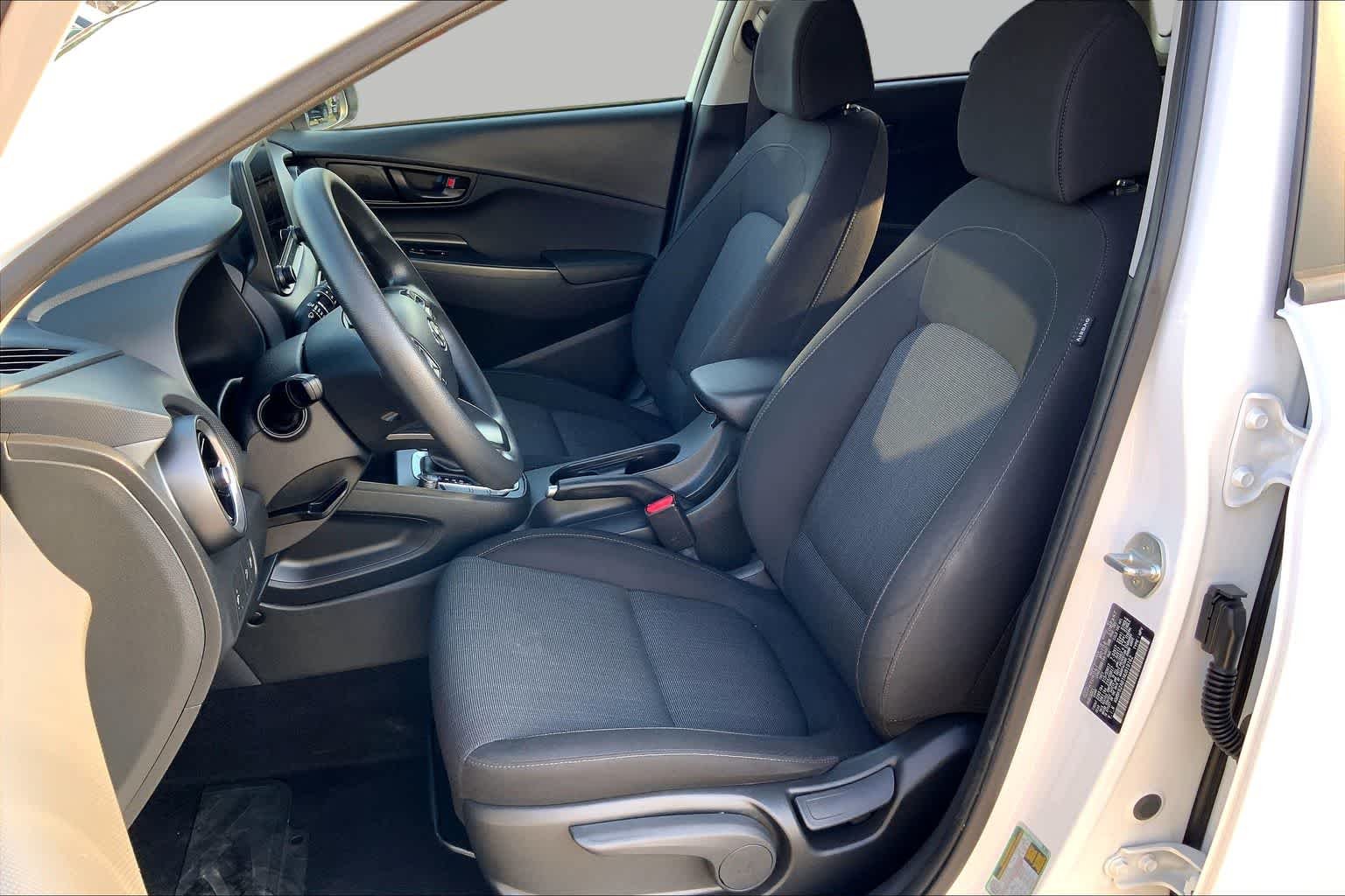 Used 2022 Lunar White Hyundai SEL image 8