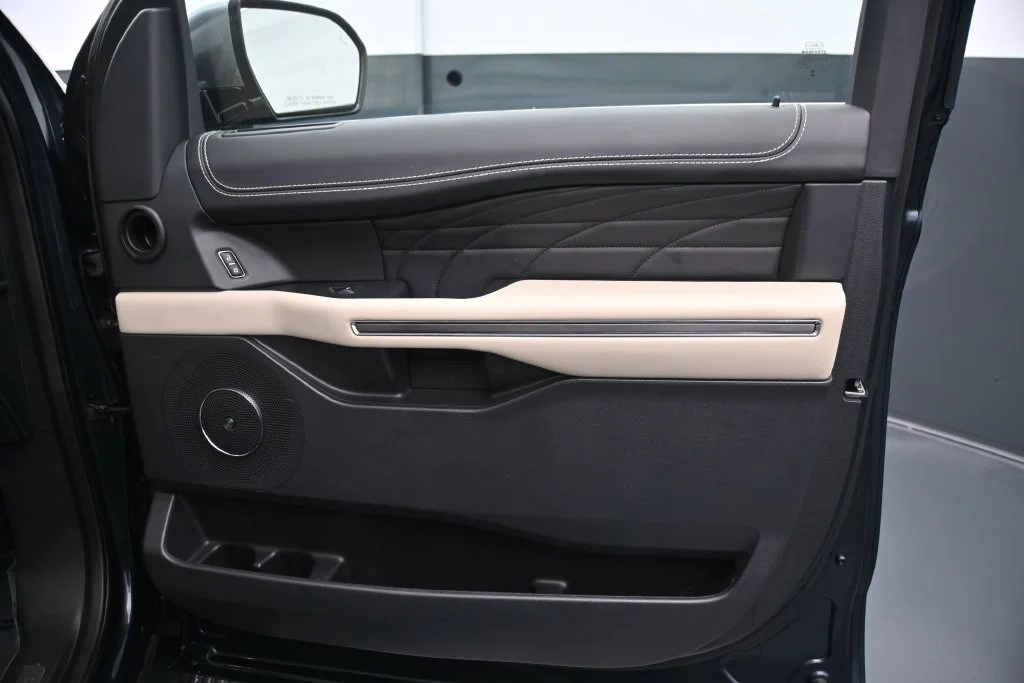 Used 2024  Ford Platinum image 11