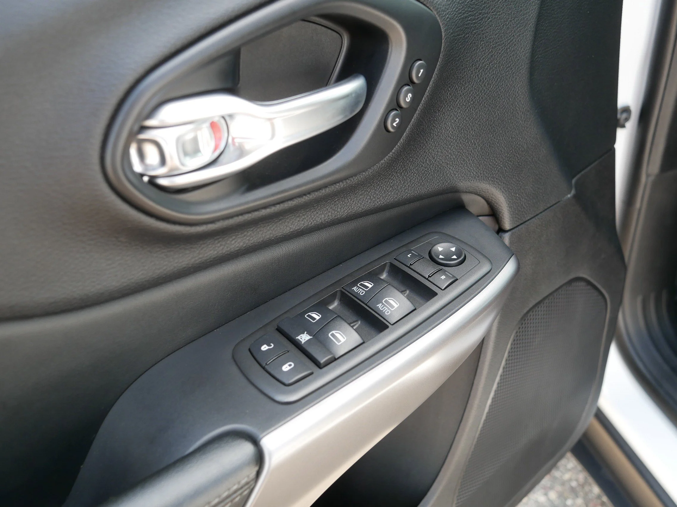 Used 2021 Bright White Clearcoat Jeep Limited image 19