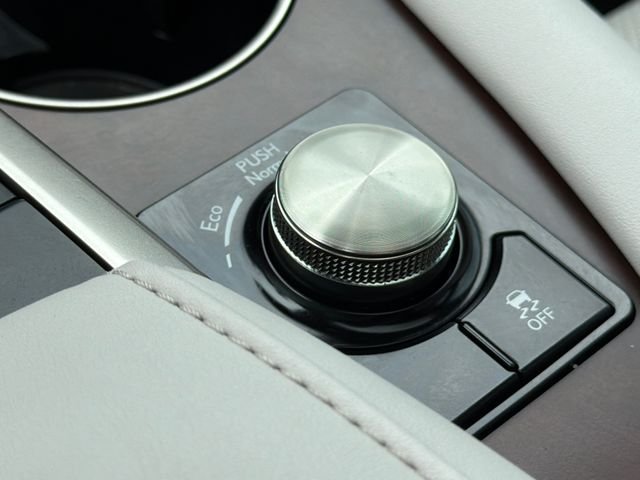 Used 2022 White Lexus 350 image 31