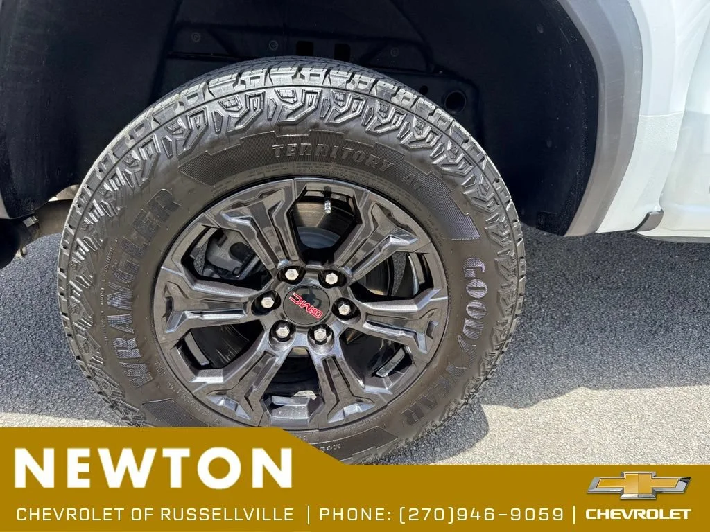 Used 2024 Summit White GMC Elevation image 33