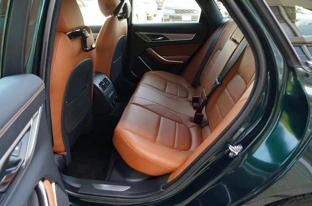 Used 2024 Green Jaguar R-Dynamic SE image 33