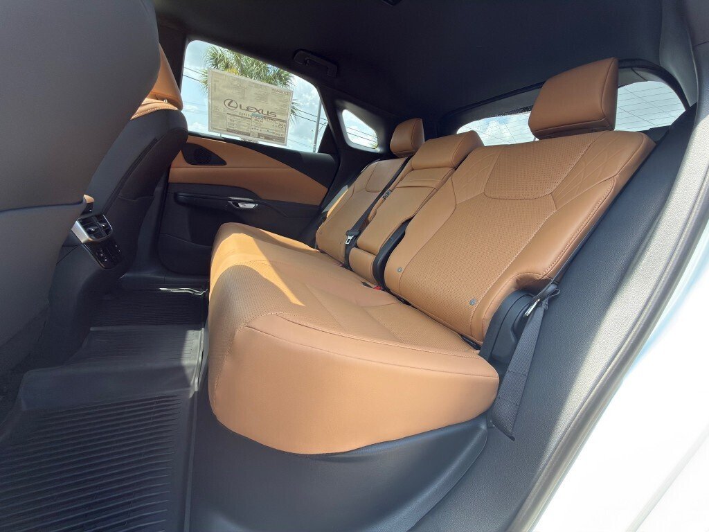 New 2026 Eminent White Pearl Lexus PREMIUM PLUS image 18