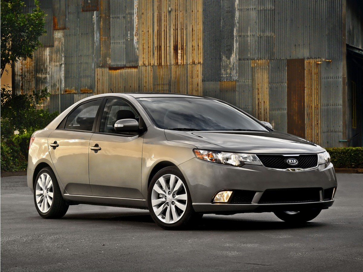 Used 2013 Black Kia EX image 1