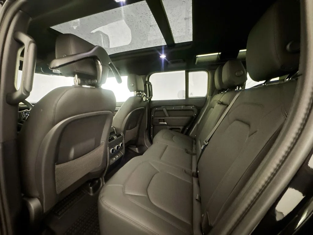 New 2026 Santorini Black Land Rover X-Dynamic SE image 23