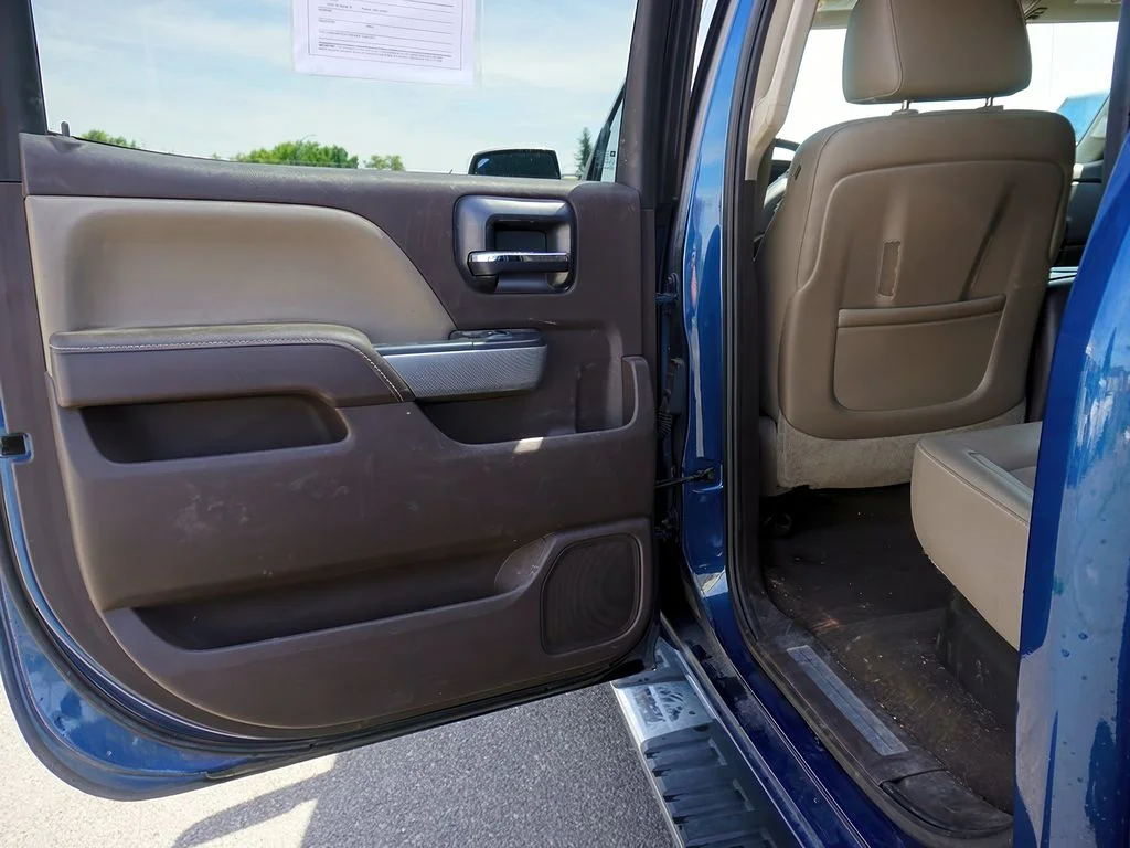 Used 2015 DEEP OCEAN BLUE METALLIC Chevrolet LTZ image 36