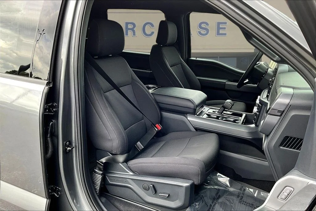 New 2026 Carbonized Gray Metallic Ford XLT image 11