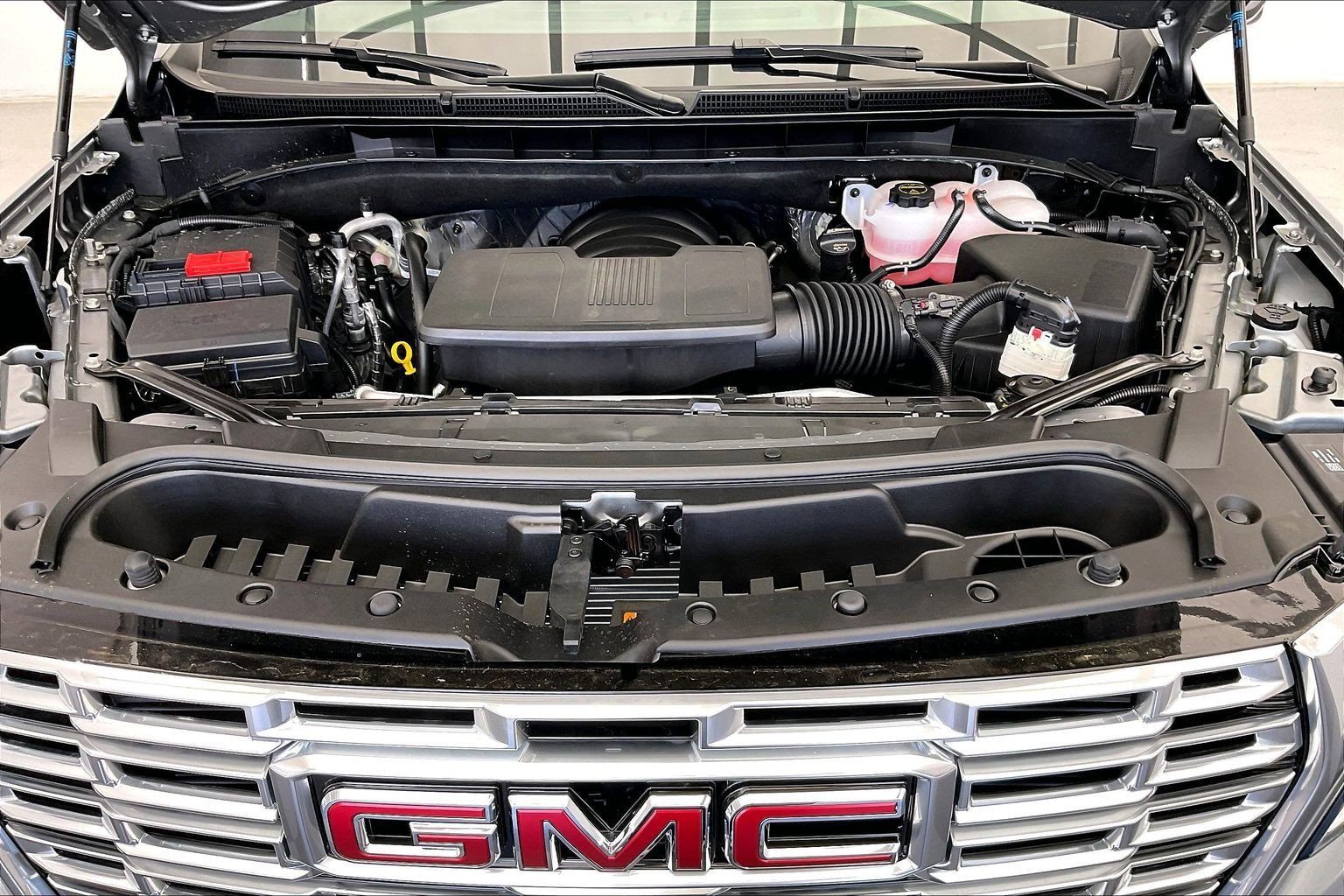 2026 GMC Yukon XL Denali - Photo 18