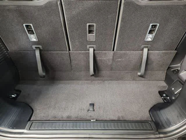 New 2026 Santorini Black Metallic Land Rover S image 34