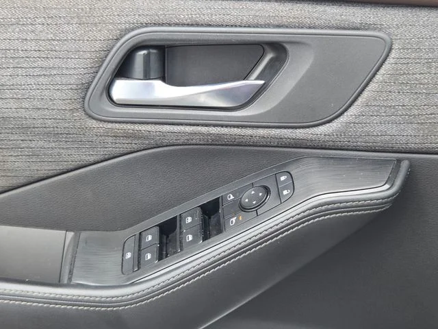 Used 2021 Silver Nissan SV image 26