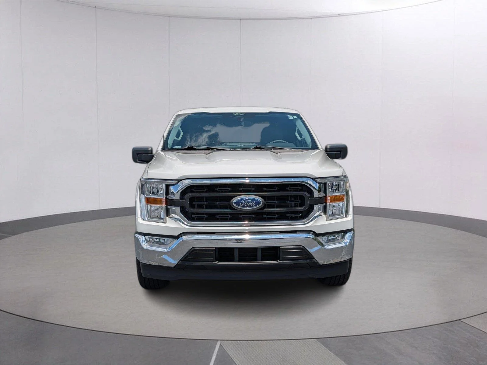 Used 2022 Oxford White Ford XLT image 9