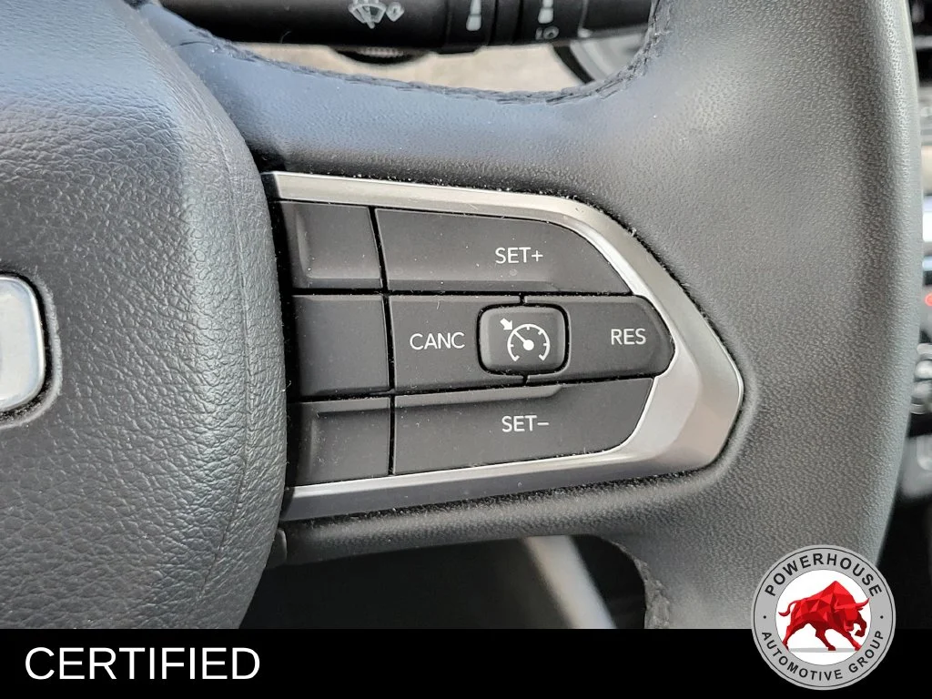 Used 2024 White Jeep Latitude image 29