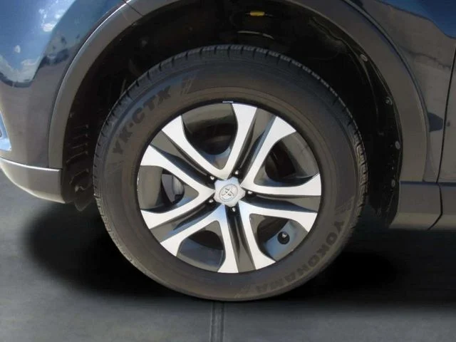 Used 2018 Aqua Toyota LE image 4