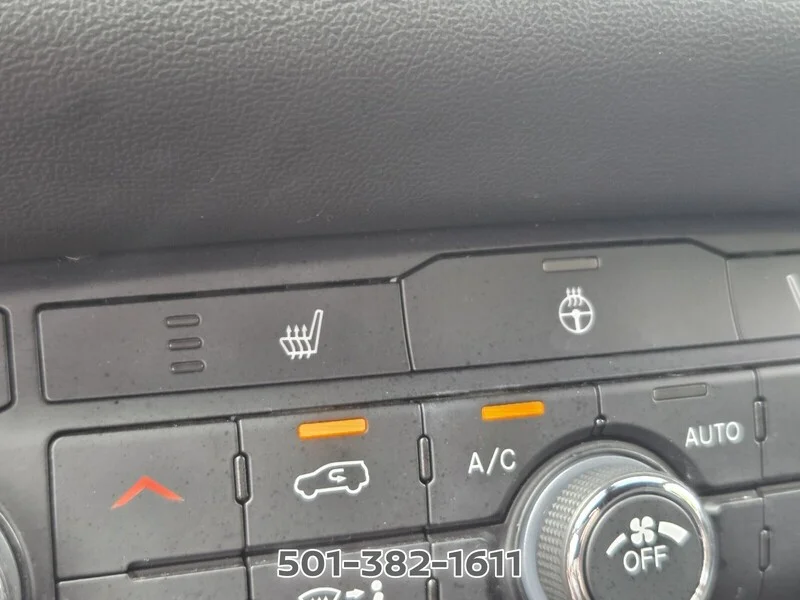 Used 2023 White DODGE SXT RWD image 22