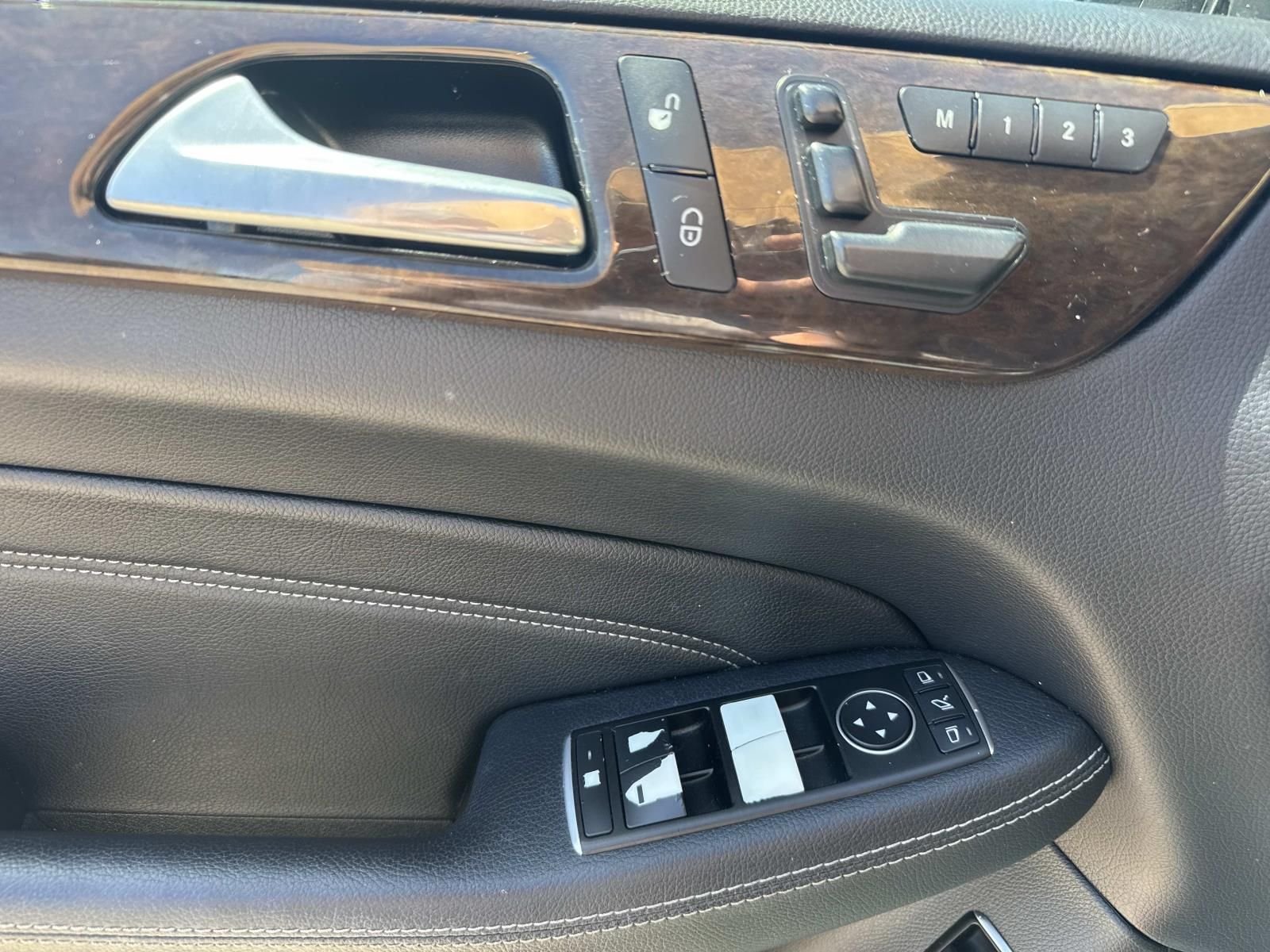 Used 2015 Black Mercedes-Benz ML 350 image 21