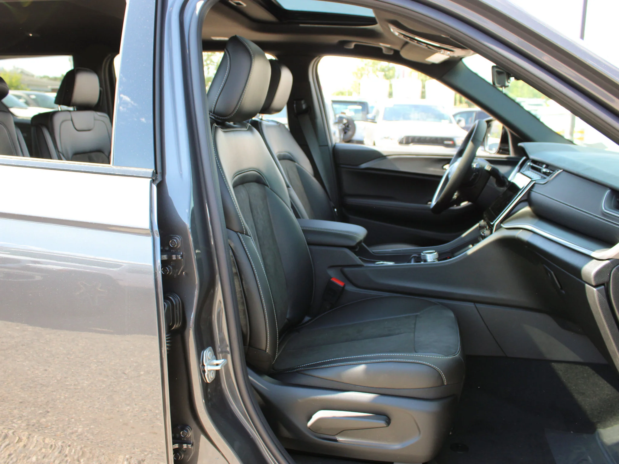 New 2025 Grey Jeep Altitude* 4x4, Sunroof, Heated Leather/Wheel image 13