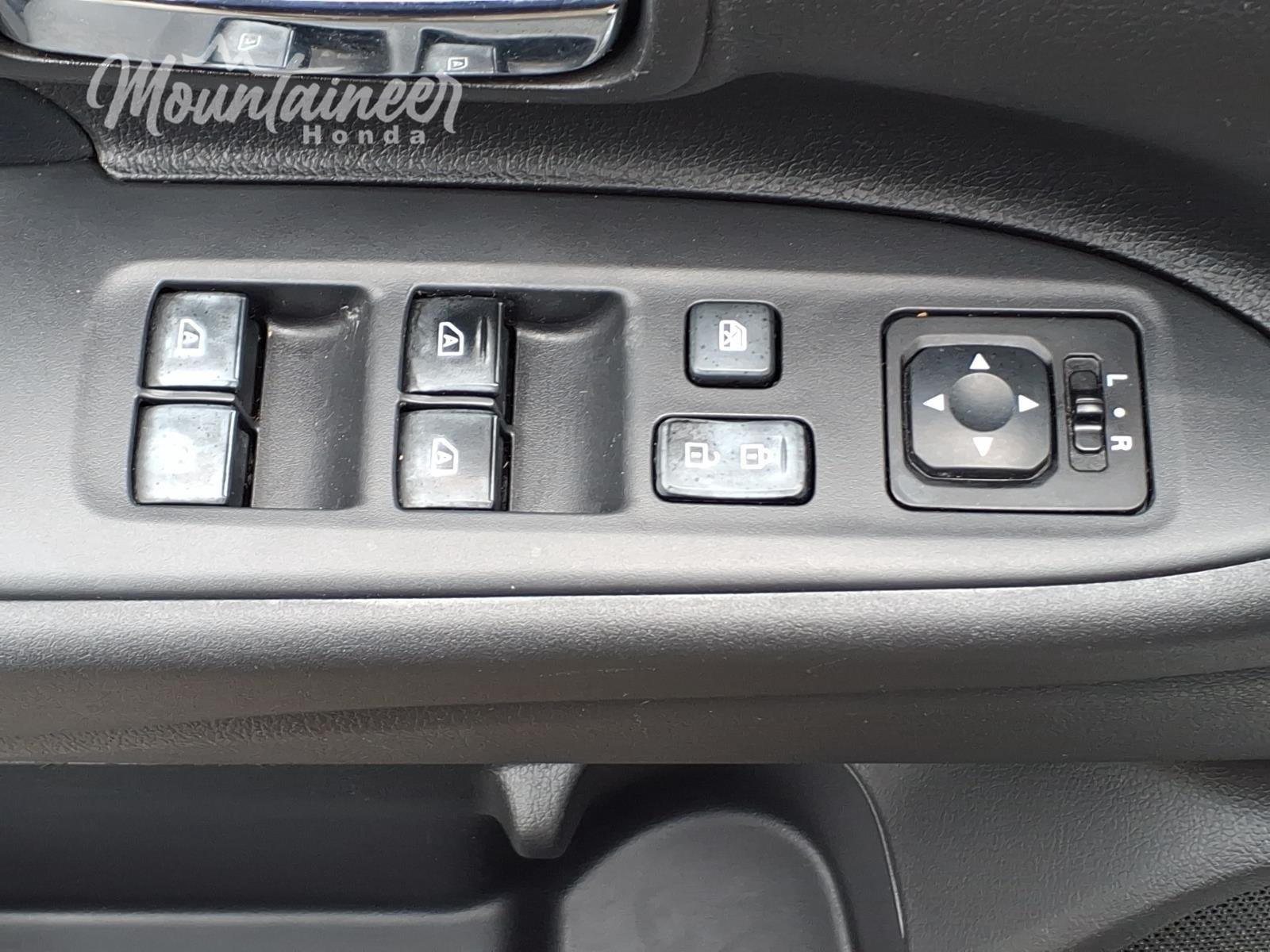 Used 2020 Alloy Silver Metallic Mitsubishi SE image 27