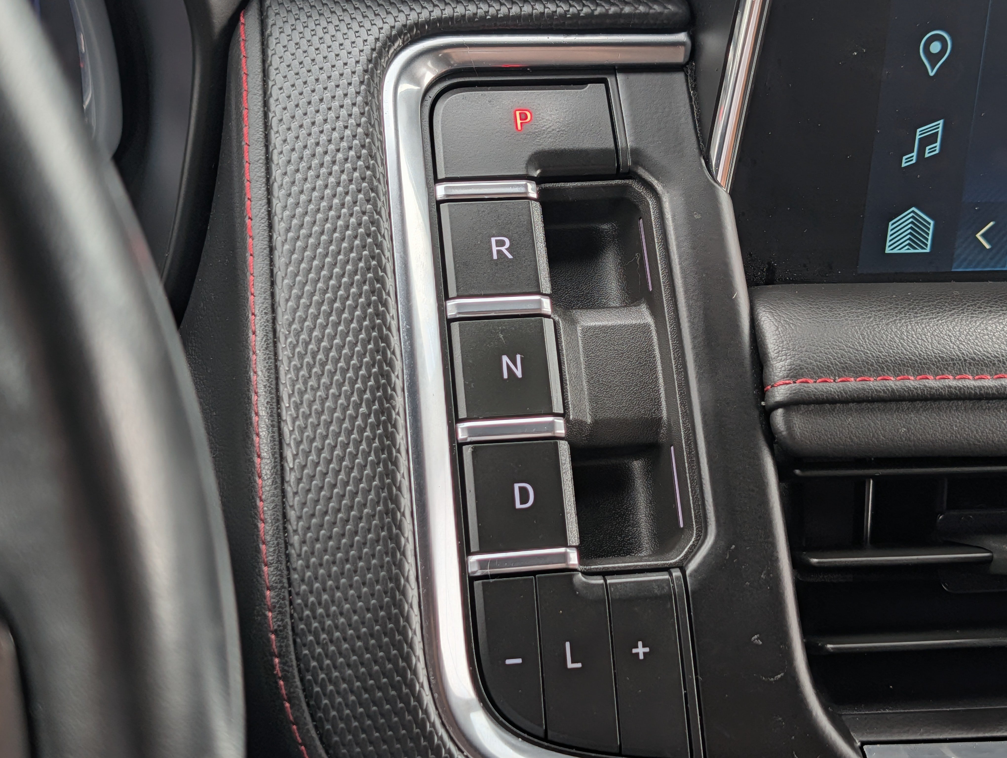 2023 Chevrolet Suburban RST - Photo 24