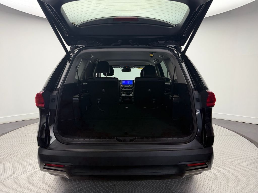 Used 2025  Toyota XLE image 47