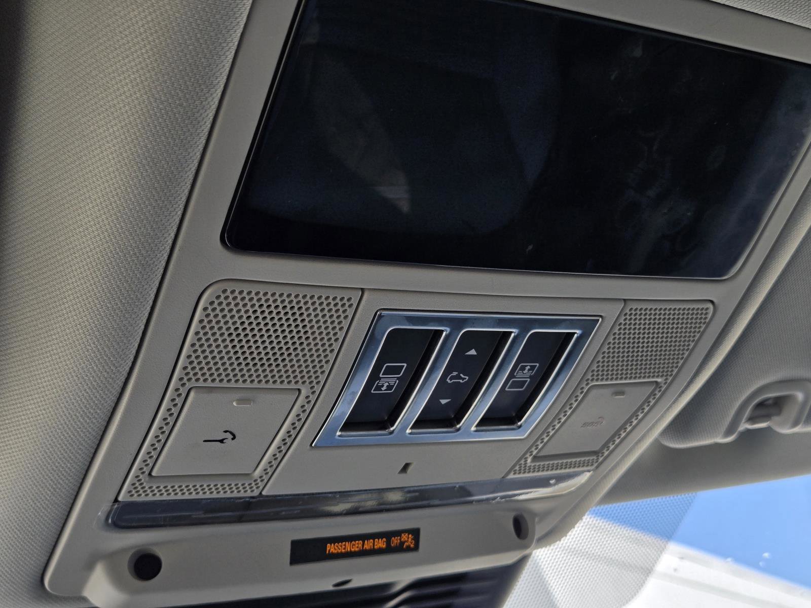 Used 2025 Fuji White Land Rover Dynamic SE image 25