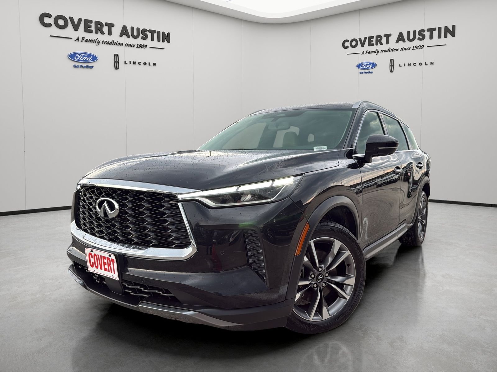 Used 2022 Black INFINITI LUXE image 1
