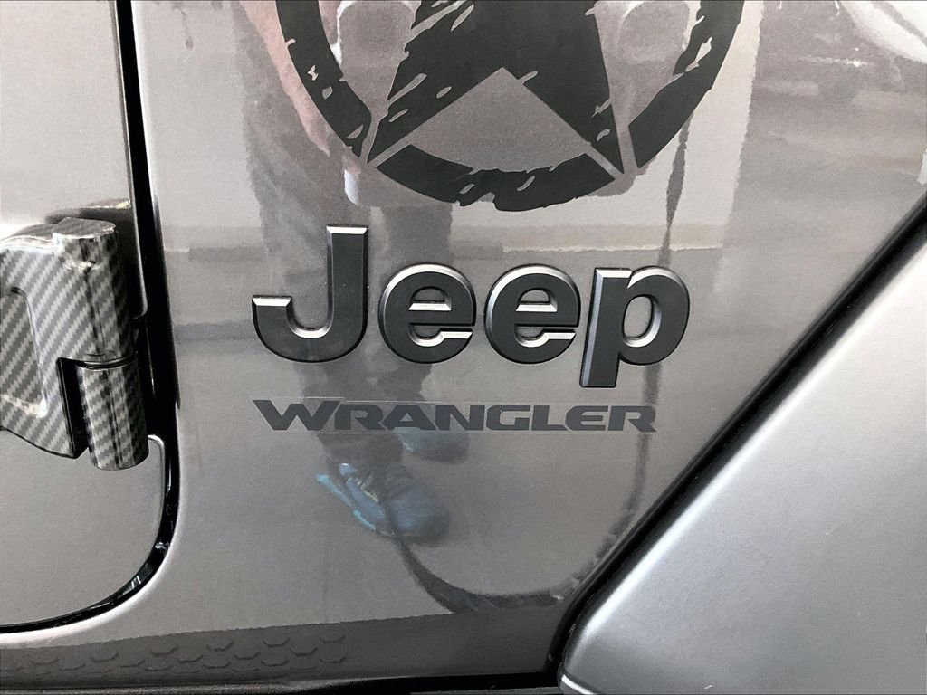 Used 2022 Granite Crystal Metallic Clearcoat Jeep Sport S image 27