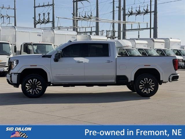 Used 2025 White Frost Tricoat GMC Denali Ultimate image 9