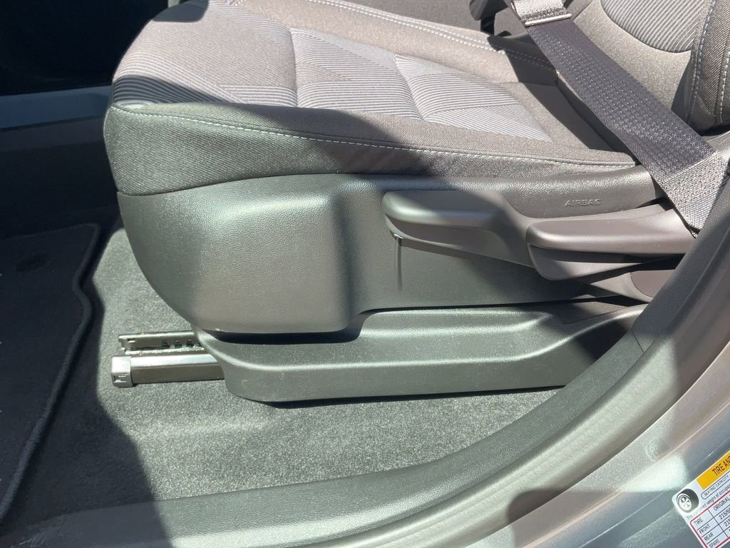 2027 Chevrolet Bolt LT - Photo 31