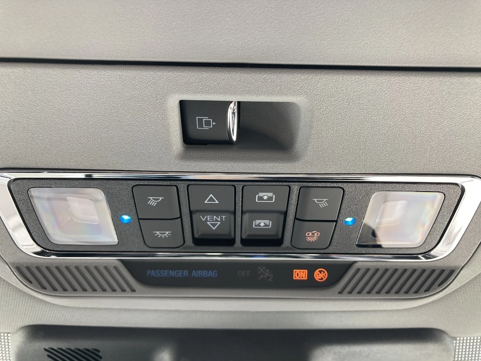 New 2026 Glacier Gray Metallic Tri-Coat Ford F-350® Lariat® image 31