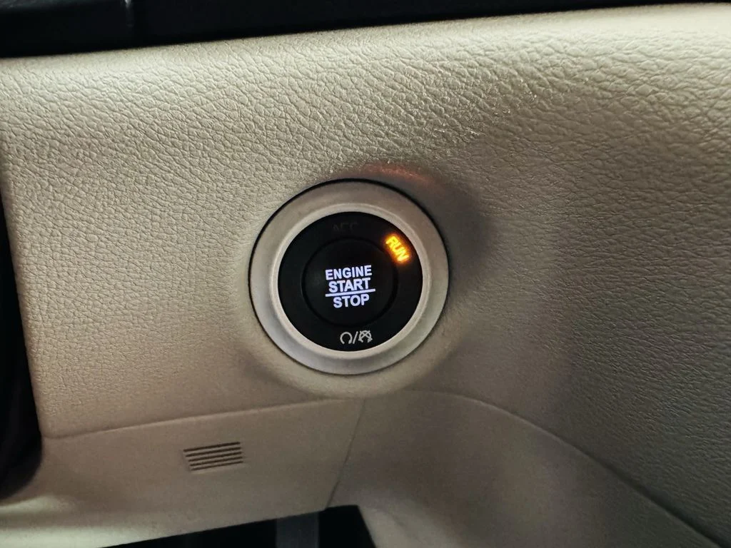 Used 2023 Black Chrysler Touring L image 15
