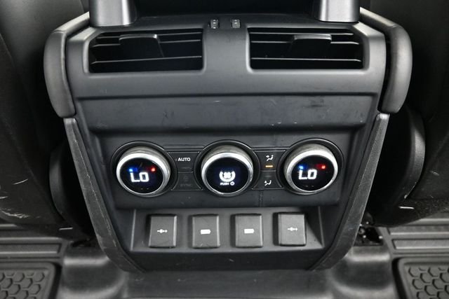 Used 2020  Land Rover SE image 24