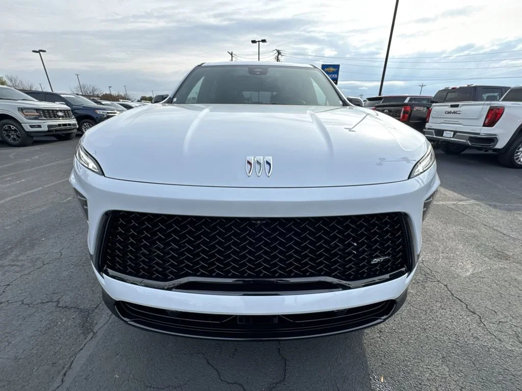 New 2026 Iridescent White Tricoat Buick Sport Touring image 28