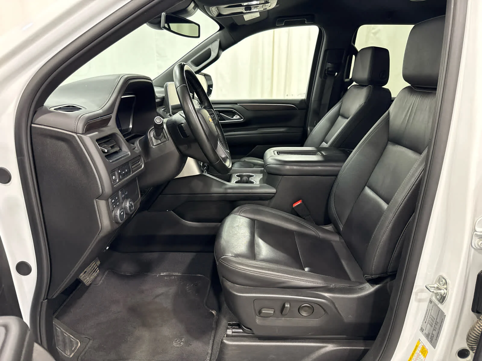 Used 2024 Summit White Chevrolet LT image 11