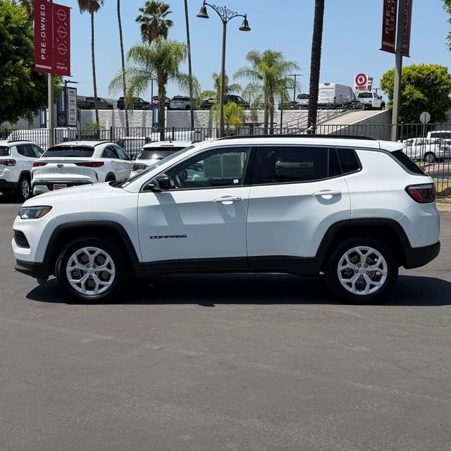 Used 2024 White Jeep Latitude image 4