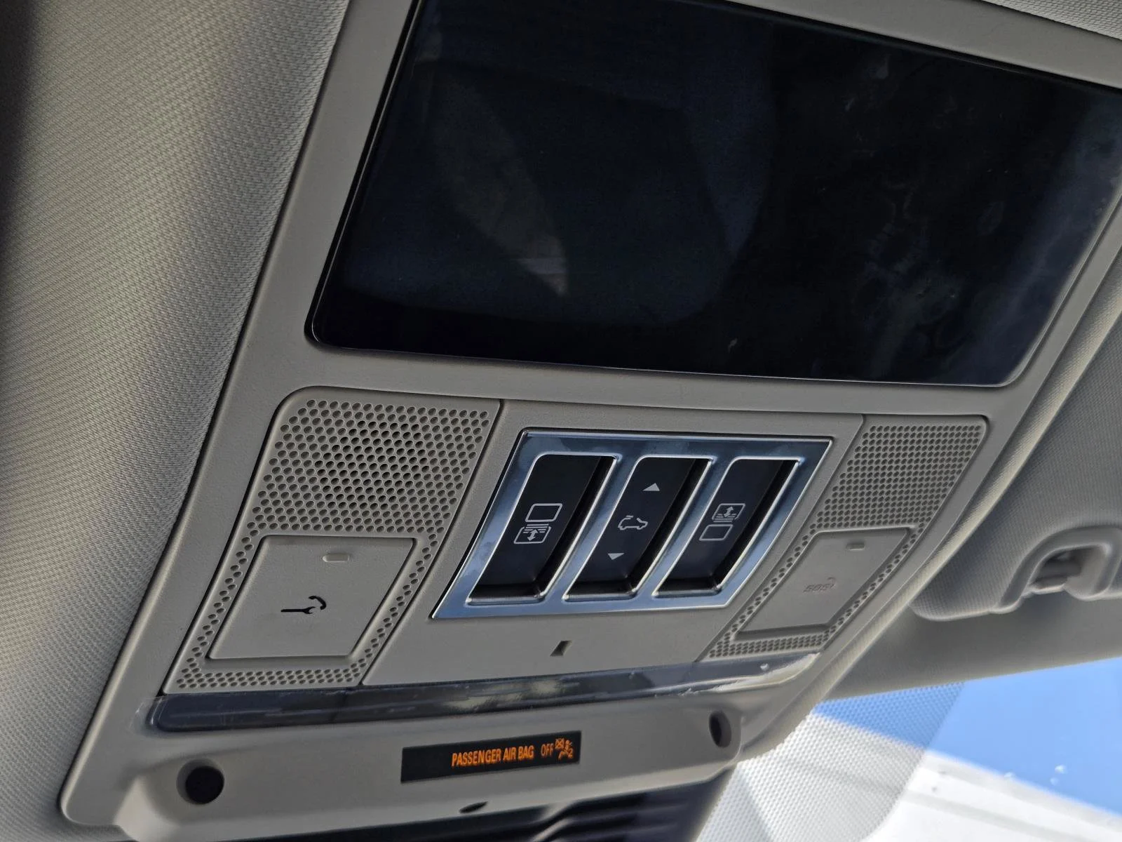 Used 2025 Fuji White Land Rover Dynamic SE image 25