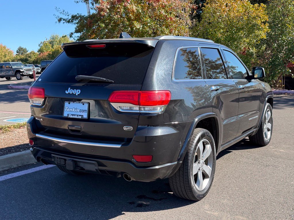Used 2016 Brilliant Black Crystal Pearlcoat Jeep Overland image 7