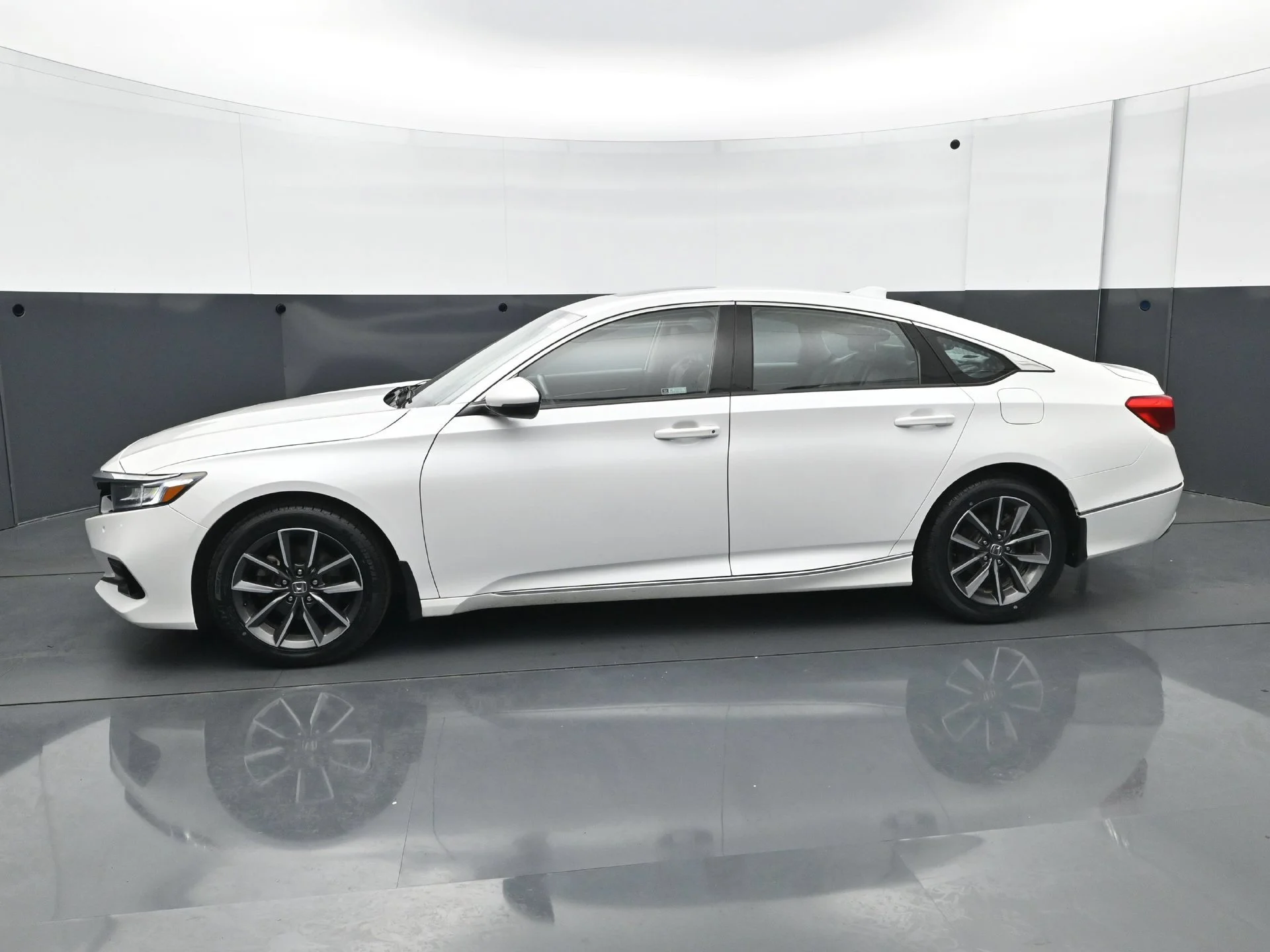 Used 2022 Honda Accord EX-L with VIN 1HGCV1F55NA022330 for sale in Burnsville, Minnesota