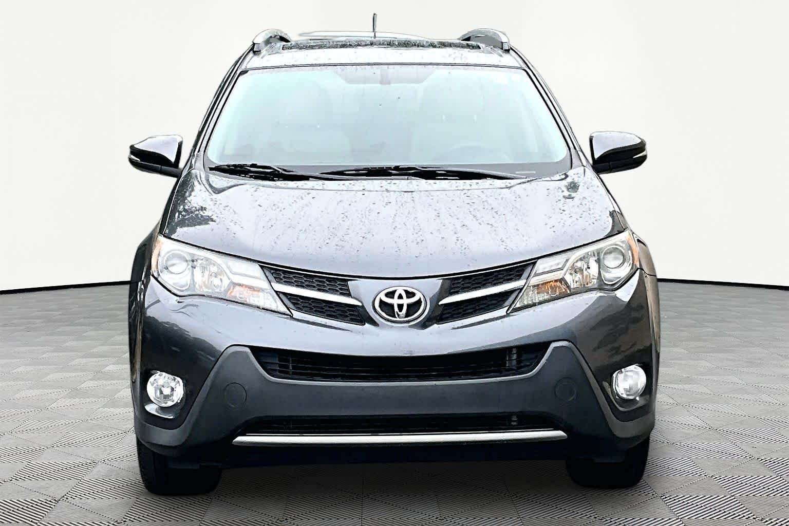 Used 2015 Magnetic Gray Metallic Toyota Limited image 4