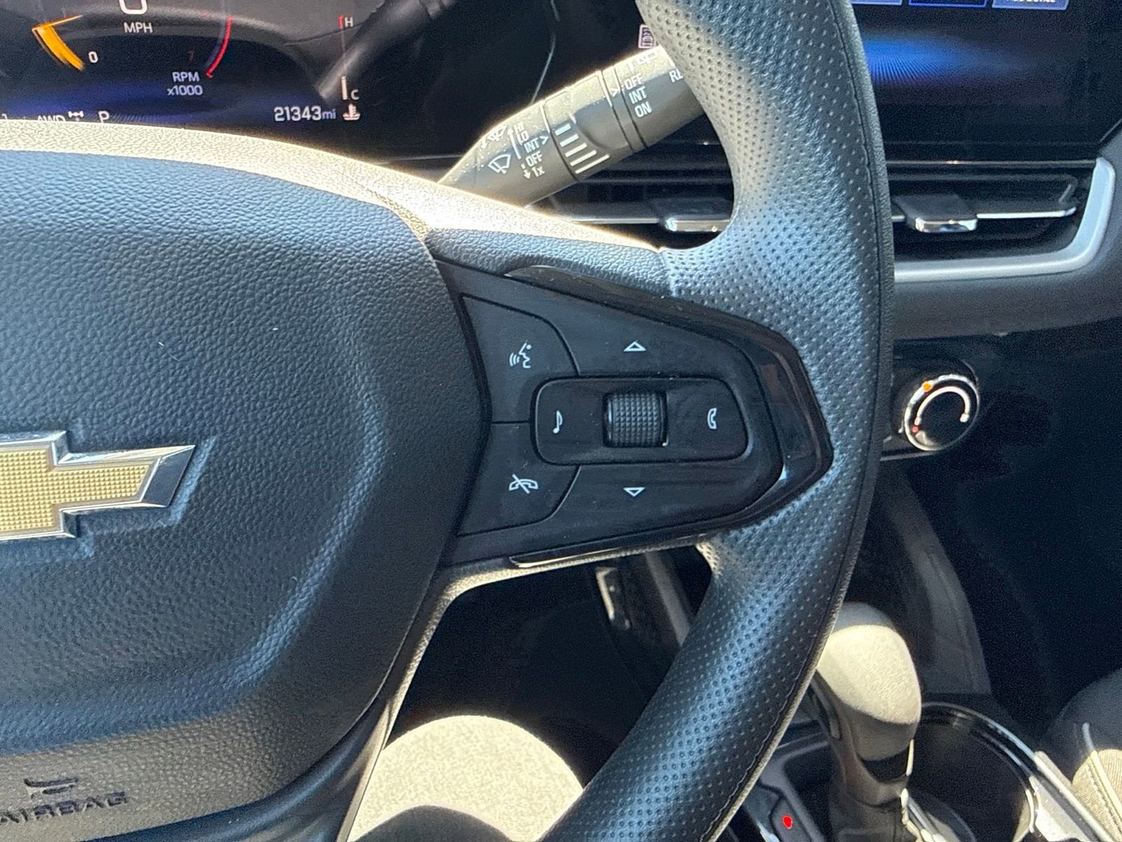 Used 2025 Mosaic Black Metallic Chevrolet LT image 34