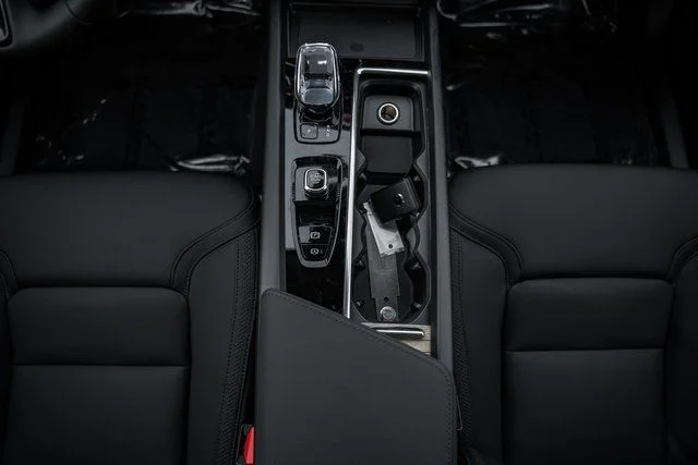 New 2026 Aurora Silver Volvo Plus image 27