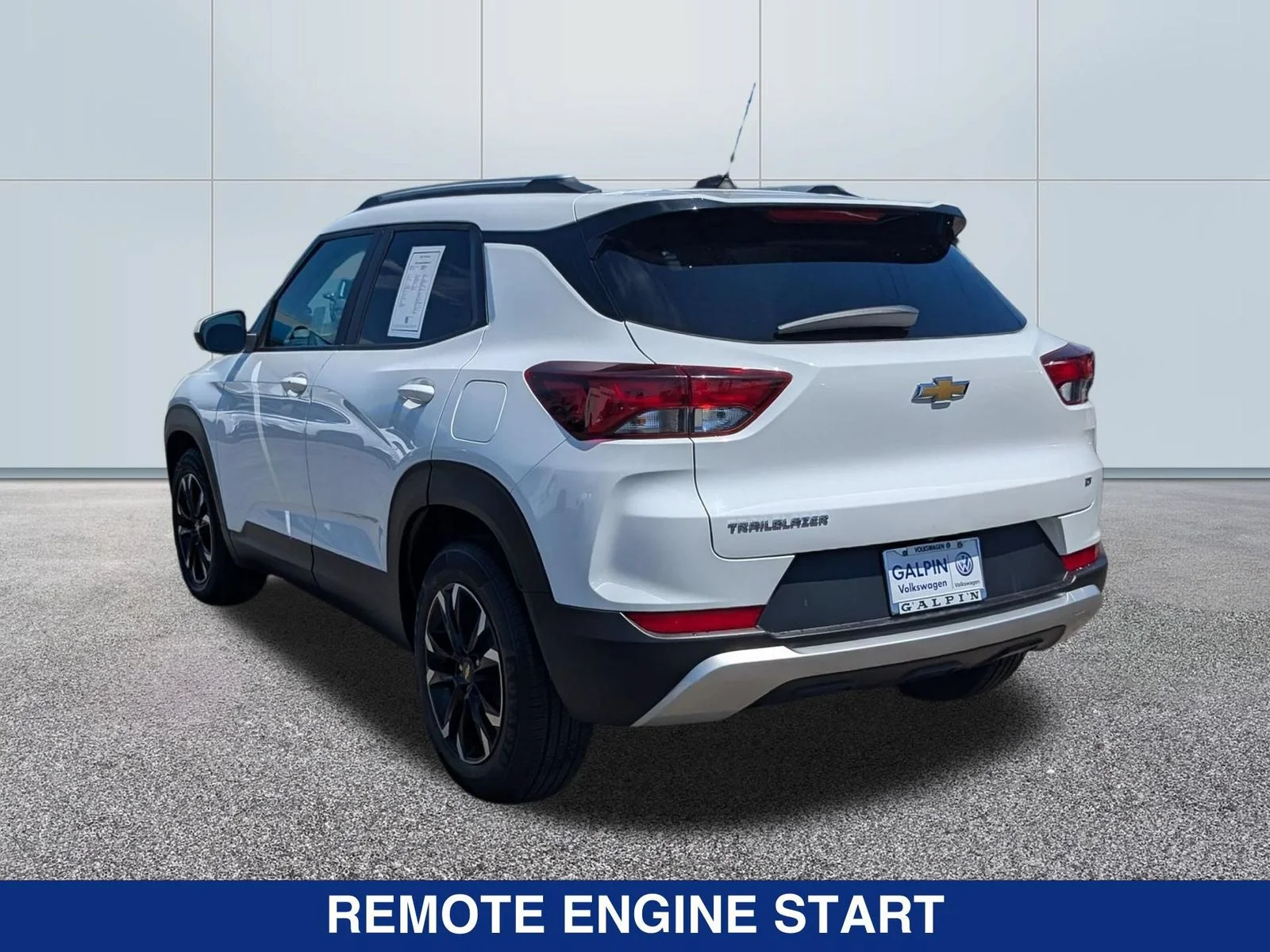 Used 2021 White Chevrolet LT image 3