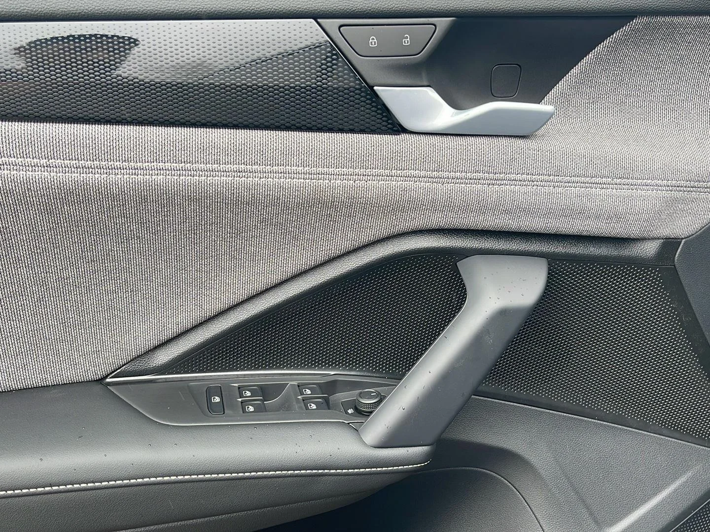 New 2026 Platinum Gray Metallic Volkswagen S image 19
