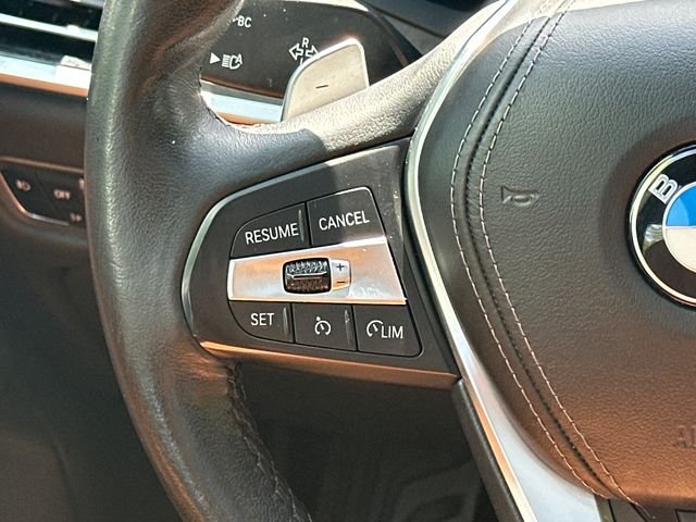 Used 2021 White BMW xDrive40i image 25