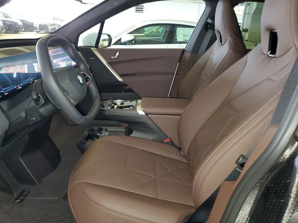 2026 BMW iX 60 - Photo 16