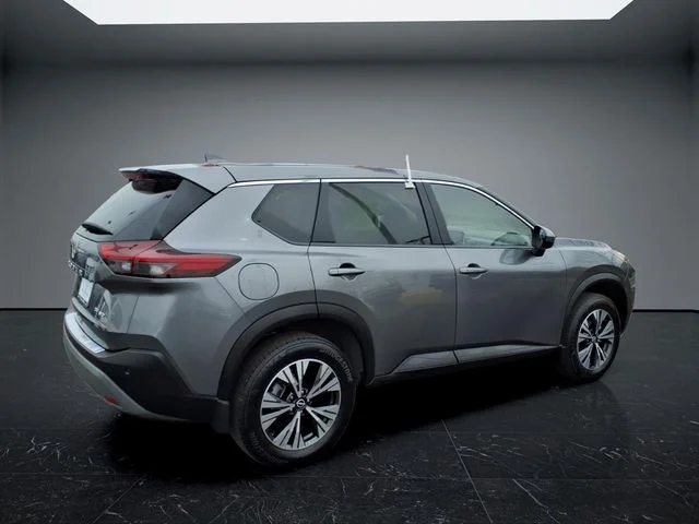 Used 2023 Gray Nissan SV image 3